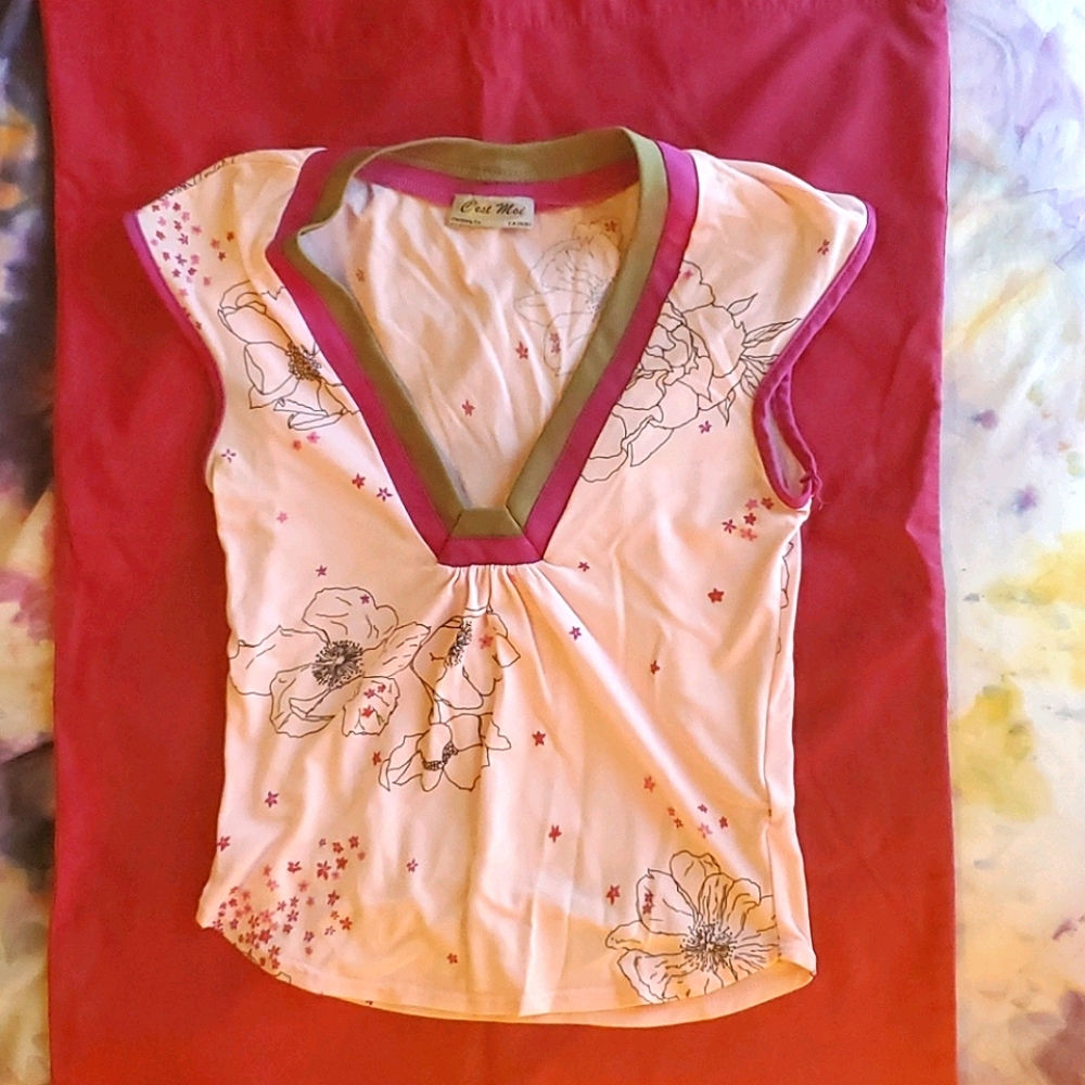 C'est Moi V Neck Floral Top